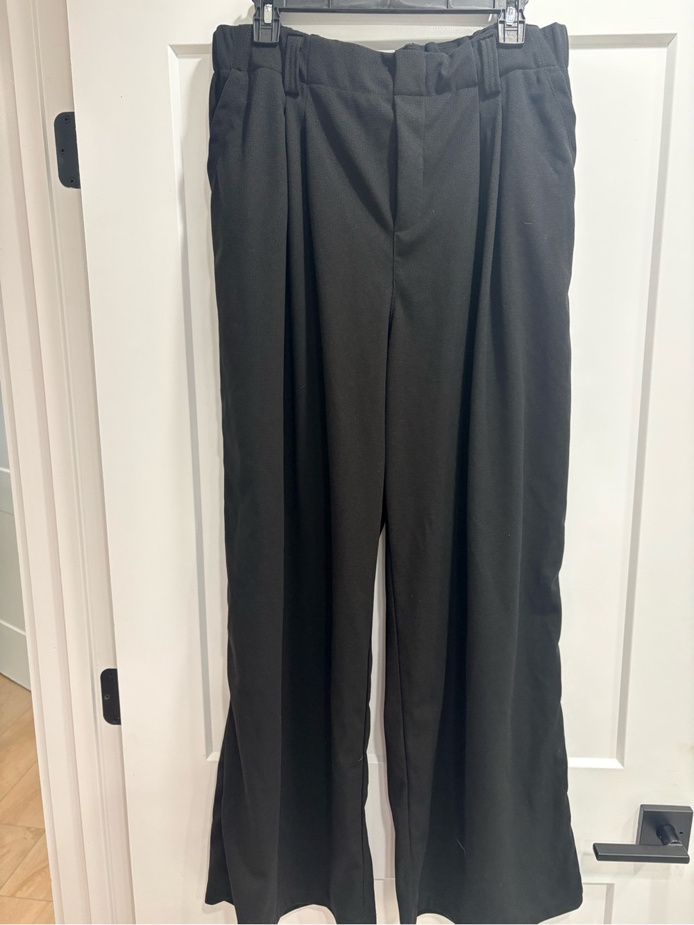 HALARA Black Pleated Wide-Leg Trousers